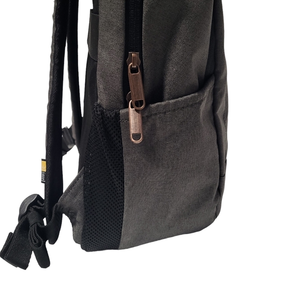 New Without Tag/ Box Case Logic Dark Grey 15.6 Era Backpack/ Notebook/ Ipad. - Picture 2 of 7